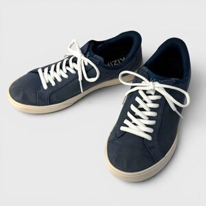 Kizik Canvas Casual Sneakers Size Men's size 7 / Women's size 8.5